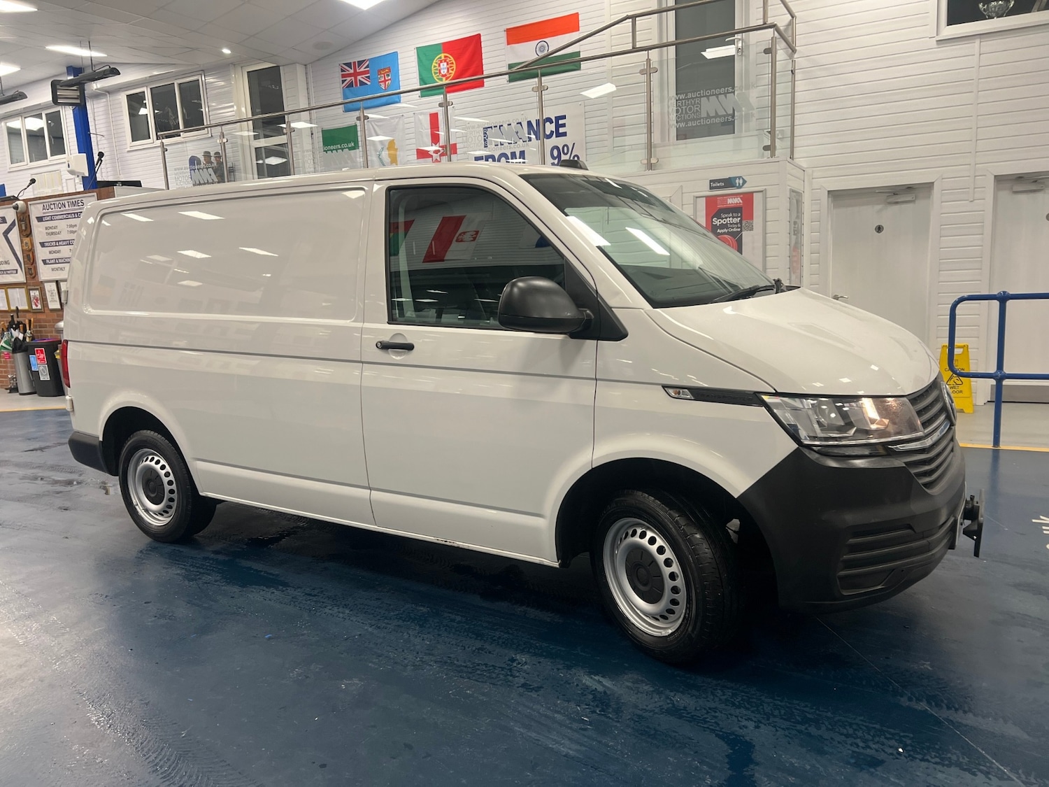 Used Volkswagen Transporter 2020 for sale - 77592259: Photo 2