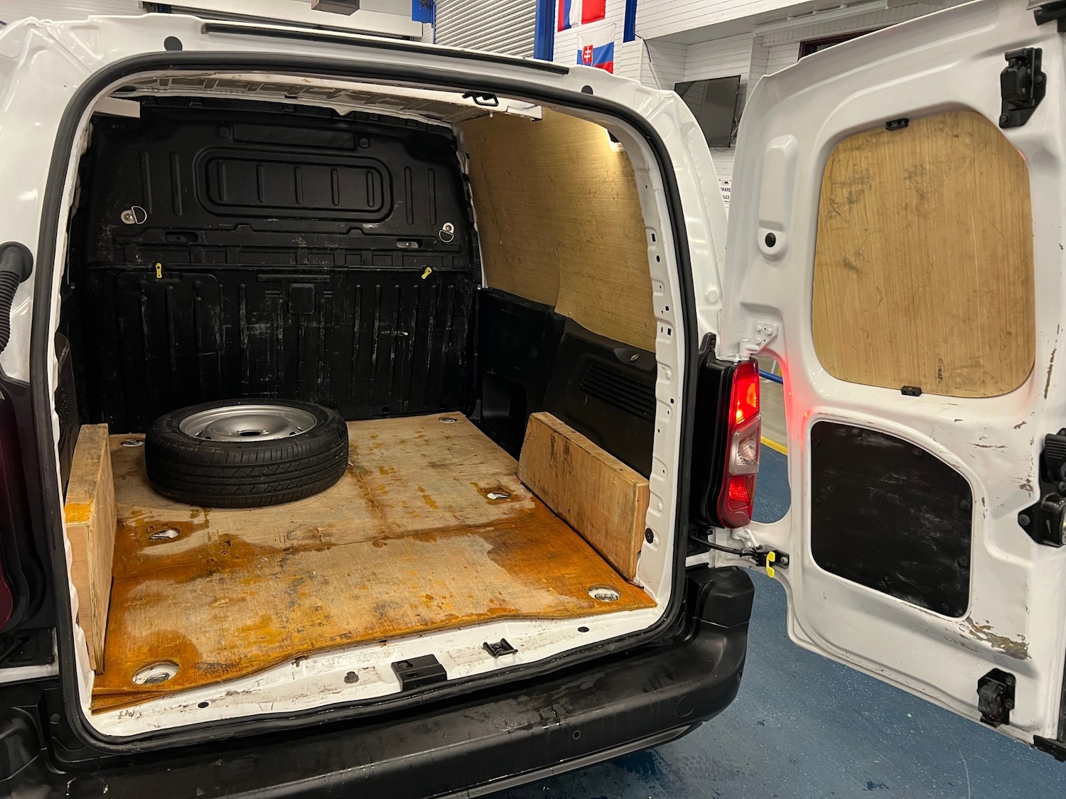 Used Peugeot Partner 2022 for sale - 76861679: Photo 11