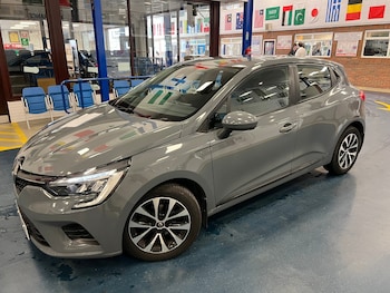 Used Renault Clio 2021 for sale - 75584491: Photo