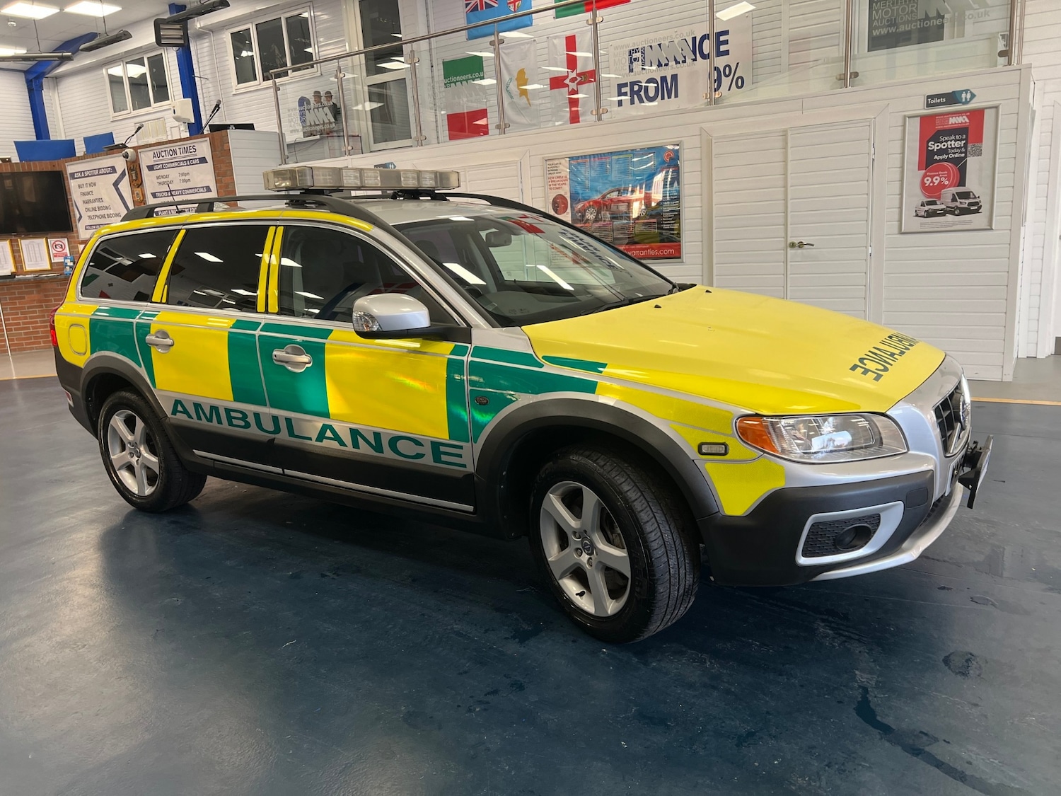 Used Volvo XC70 2011 for sale - 77759310: Photo 2