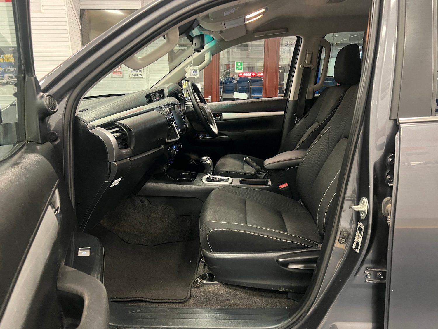 Used Toyota Hilux 2023 for sale - 78094851: Photo 13