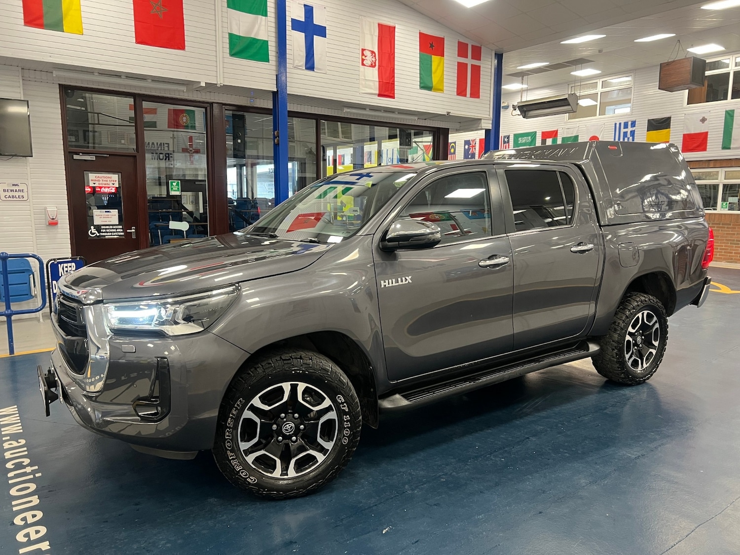 Used Toyota Hilux 2023 for sale - 78094851: Photo 3