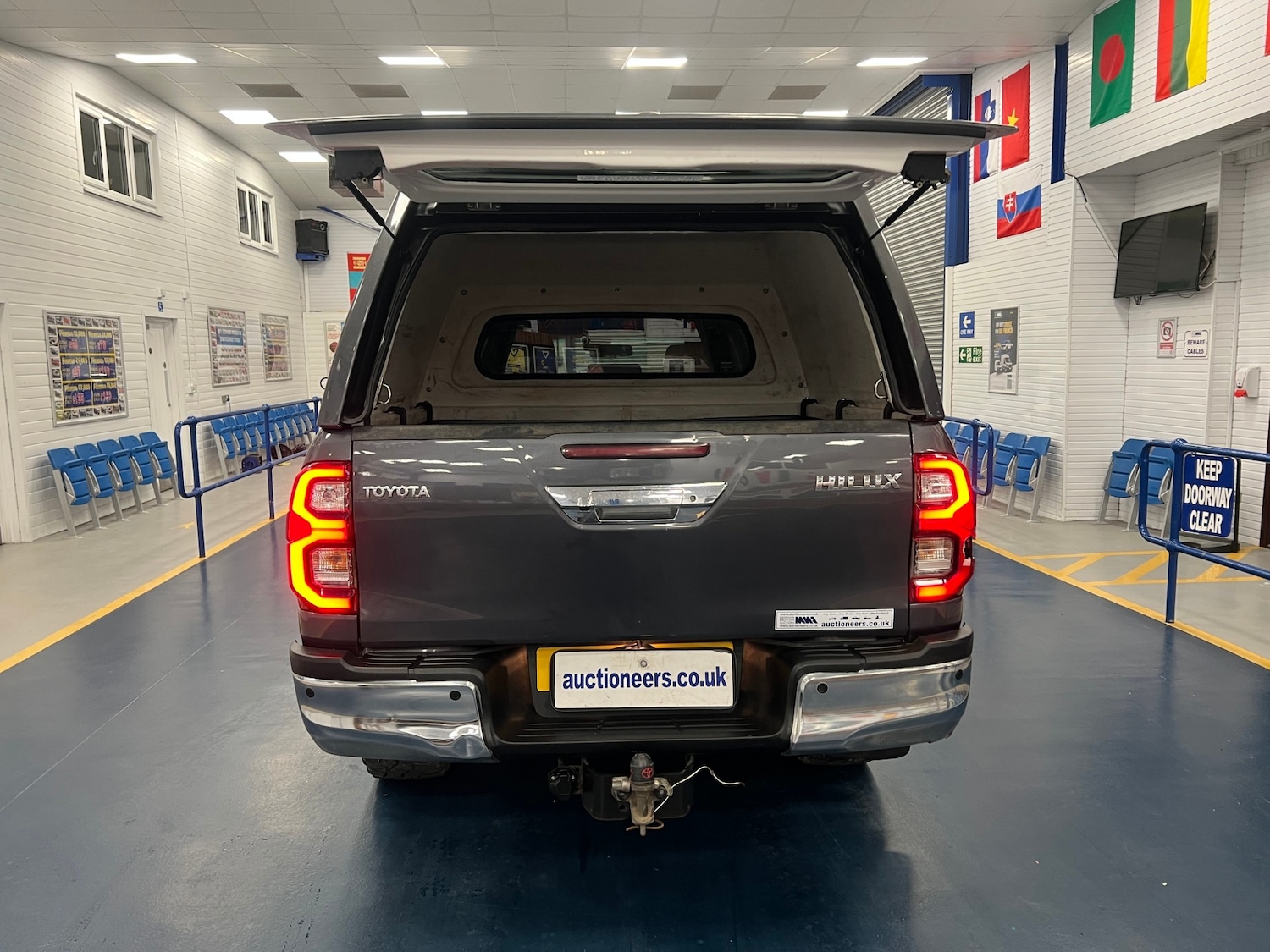 Used Toyota Hilux 2023 for sale - 78094851: Photo 8