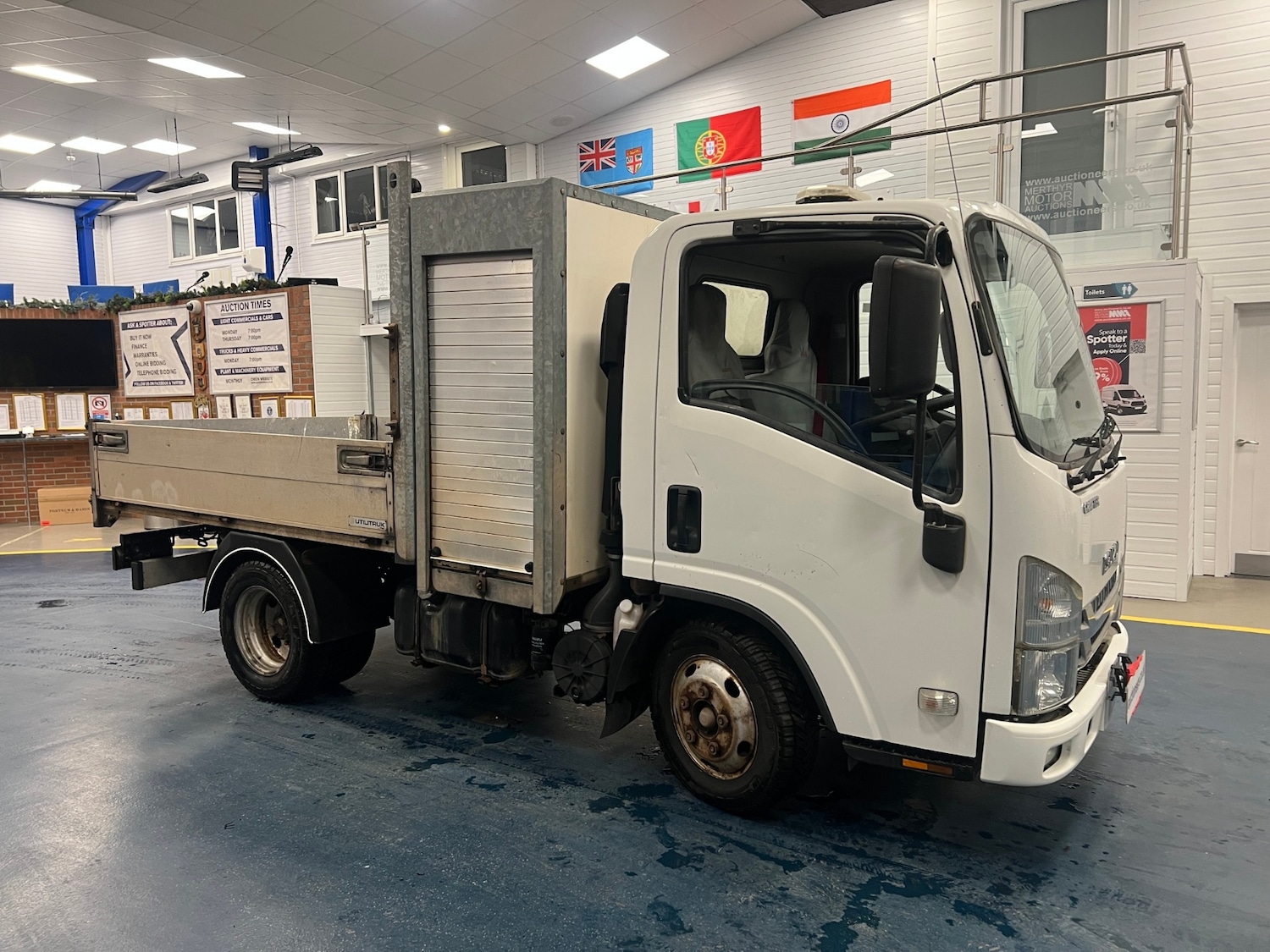 Used Isuzu Other 2016 for sale - 76835080: Photo 2