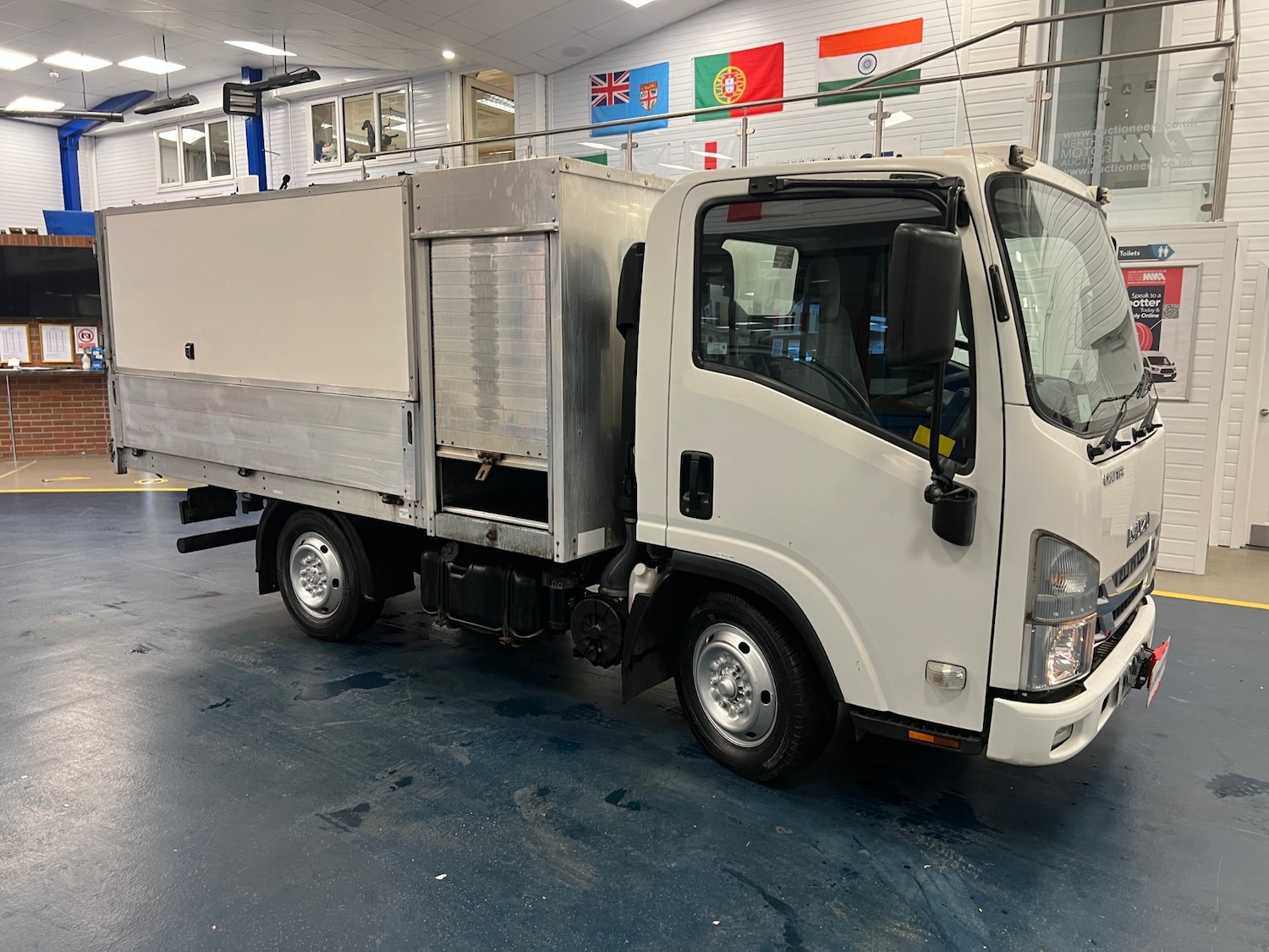 Used Isuzu Other 2017 for sale - 76381861: Photo 2