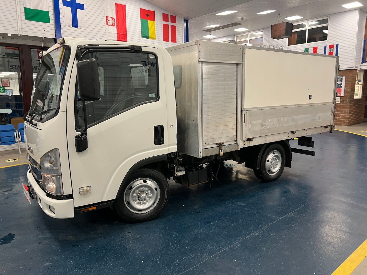 Used Isuzu Other 2017 for sale - 76381861: Photo 3