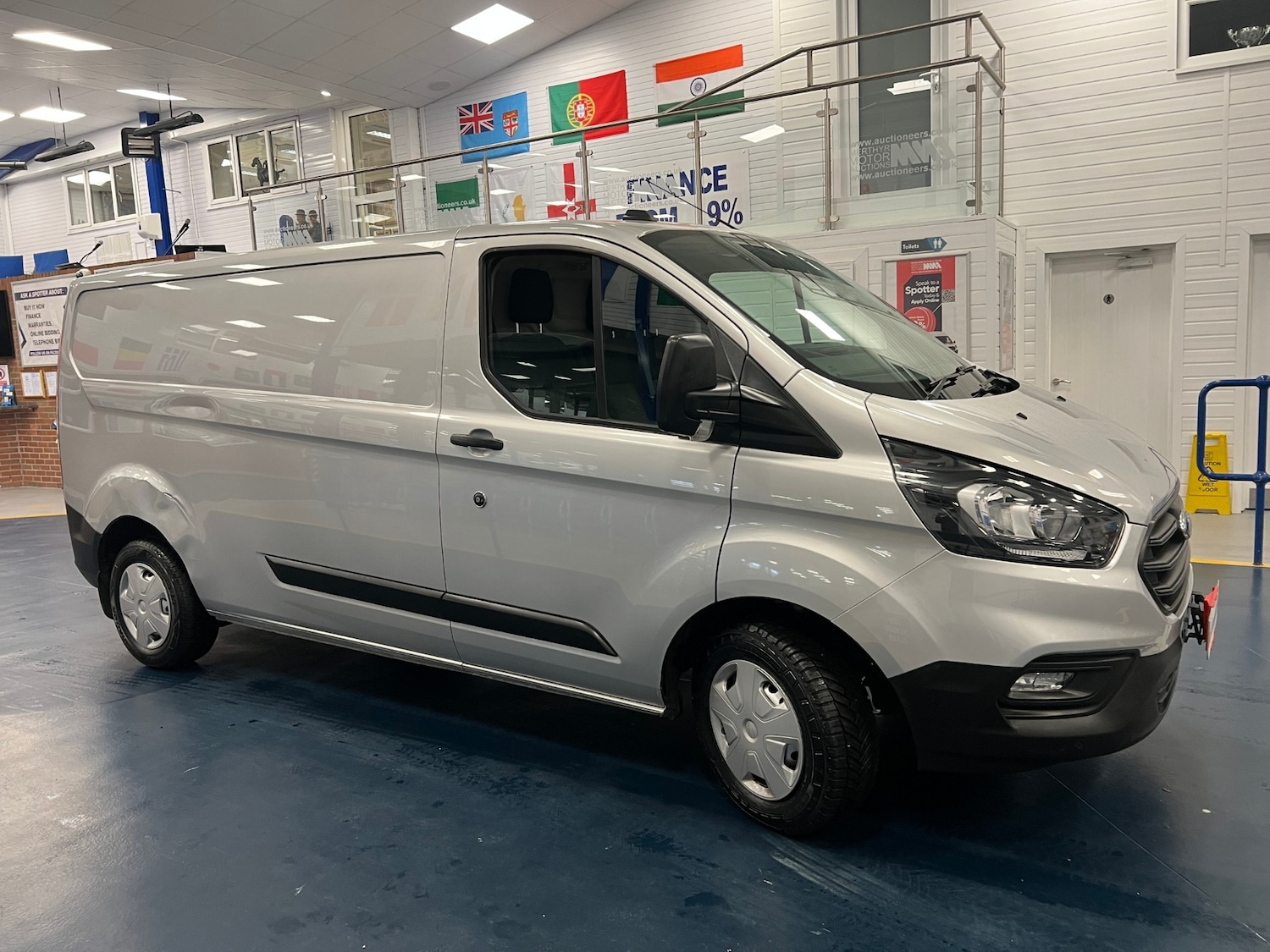 Used Ford Transit Custom 2020 for sale - 77801829: Photo 2