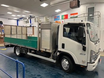 Used Isuzu Forward 2016 for sale - 76792400: Photo