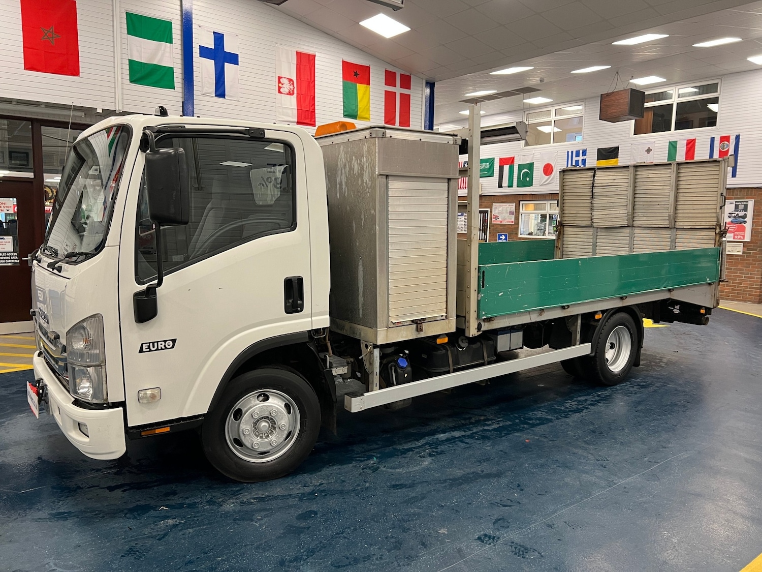Used Isuzu Forward 2016 for sale - 76792400: Photo 3