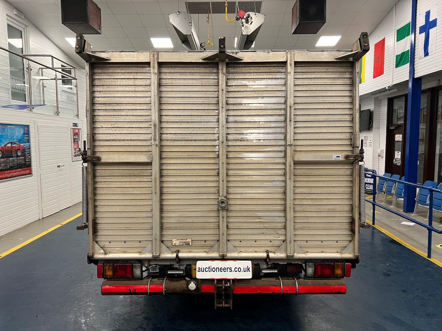 Used Isuzu Forward 2016 for sale - 76792400: Photo 8