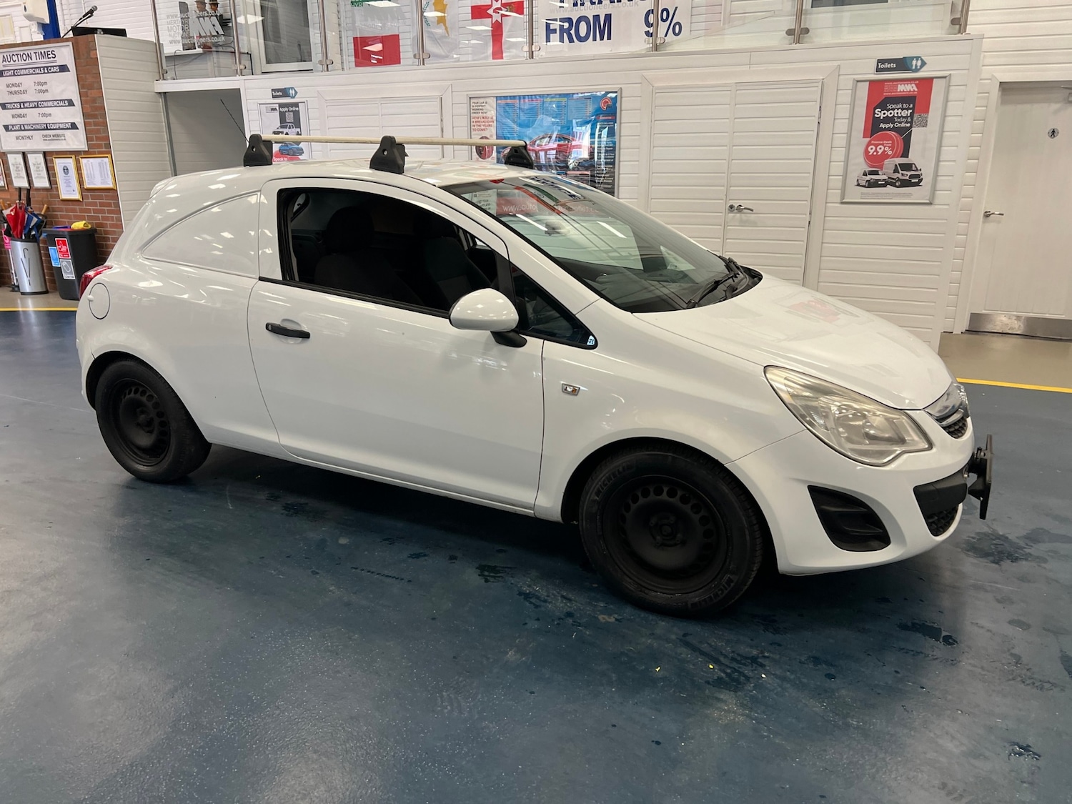 Used Vauxhall Corsa 2013 for sale - 76319140: Photo 2