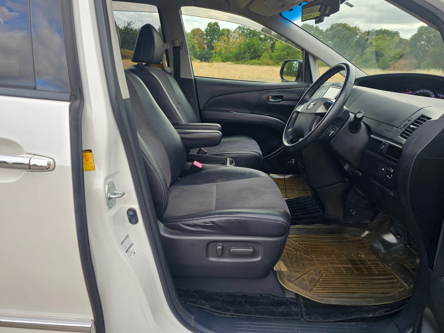 Used Toyota Estima 2025 for sale - 76709808: Photo 19