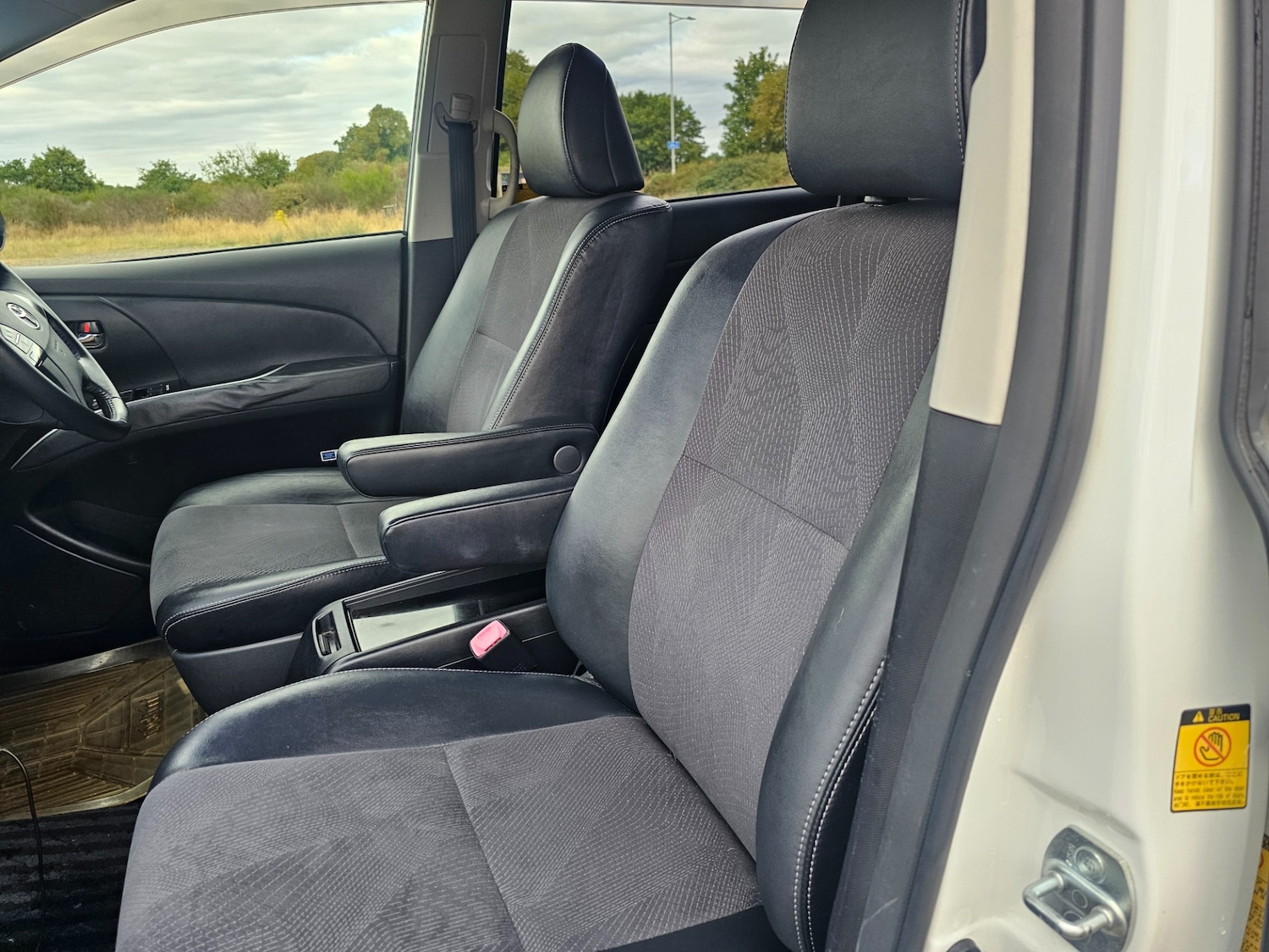 Used Toyota Estima 2025 for sale - 76709808: Photo 24