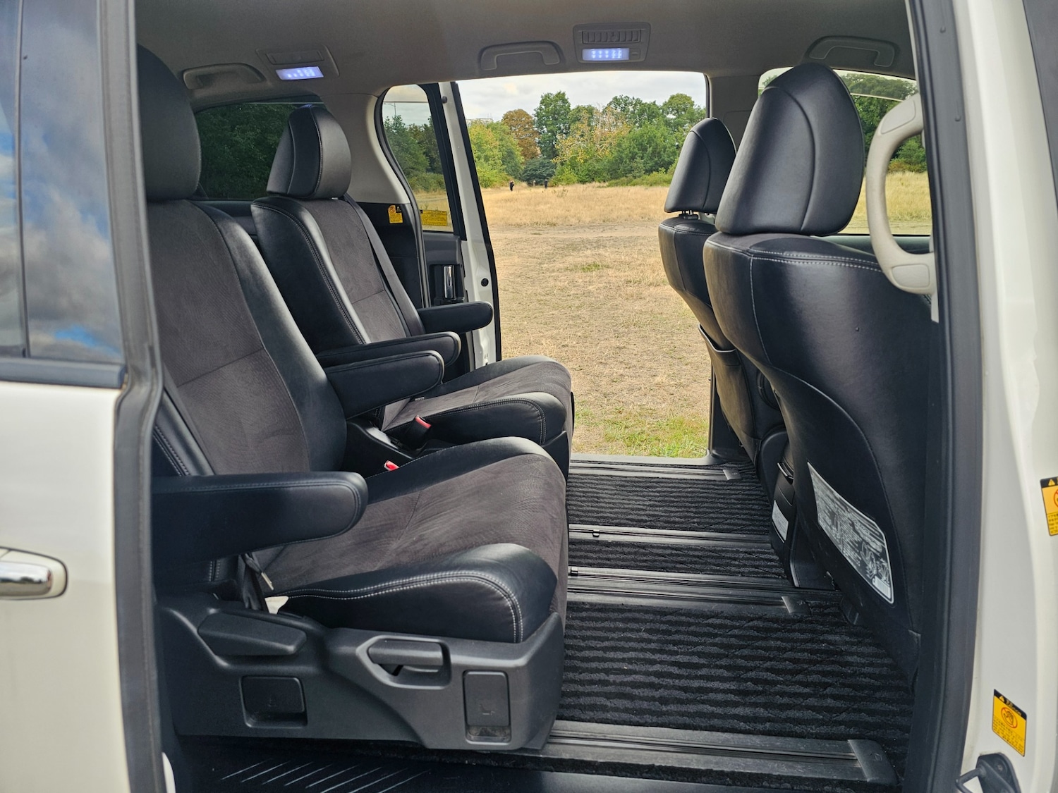 Used Toyota Estima 2025 for sale - 76709808: Photo 29