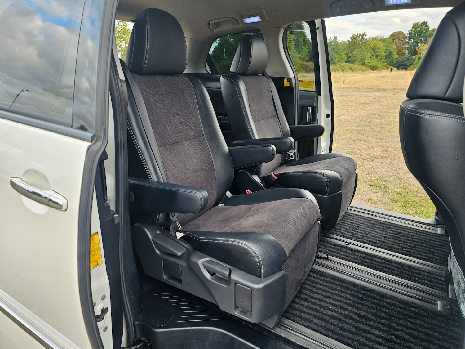 Used Toyota Estima 2025 for sale - 76709808: Photo 30