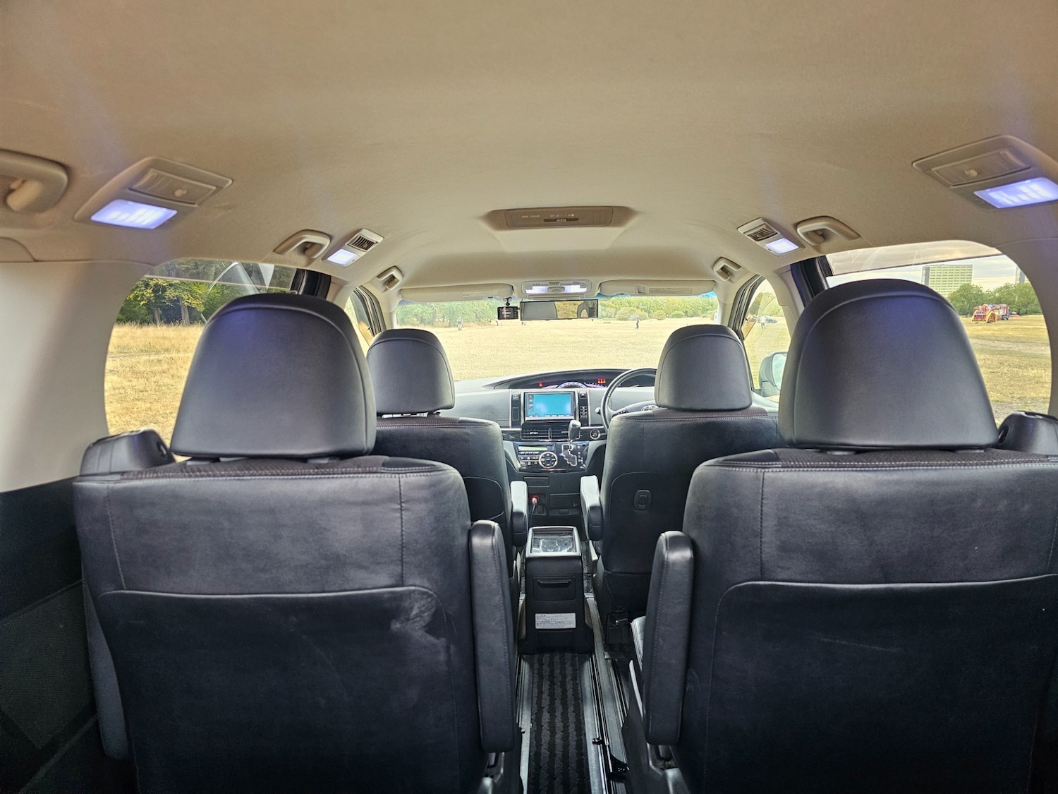 Used Toyota Estima 2025 for sale - 76709808: Photo 31