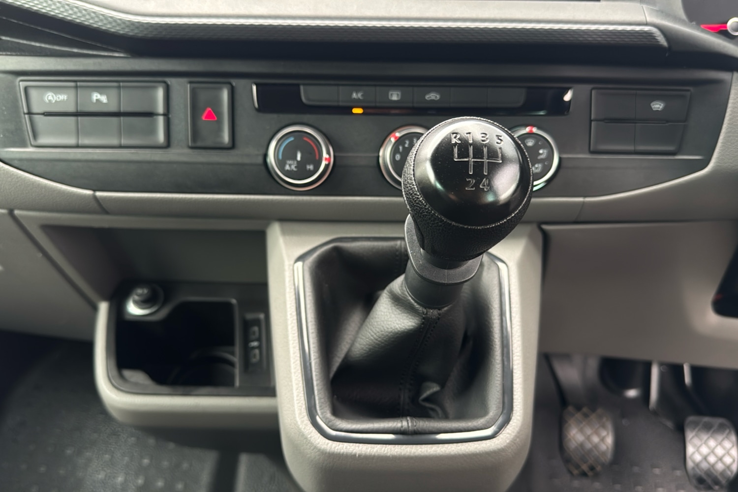 Used Volkswagen Transporter 2024 for sale - 76450219: Photo 11