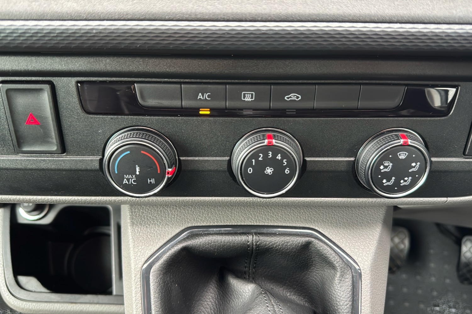 Used Volkswagen Transporter 2024 for sale - 76450219: Photo 14