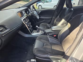 Used Volvo V40 2018 for sale - 79440911: Photo