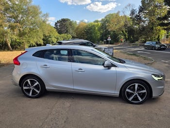 Used Volvo V40 2018 for sale - 79440911: Photo