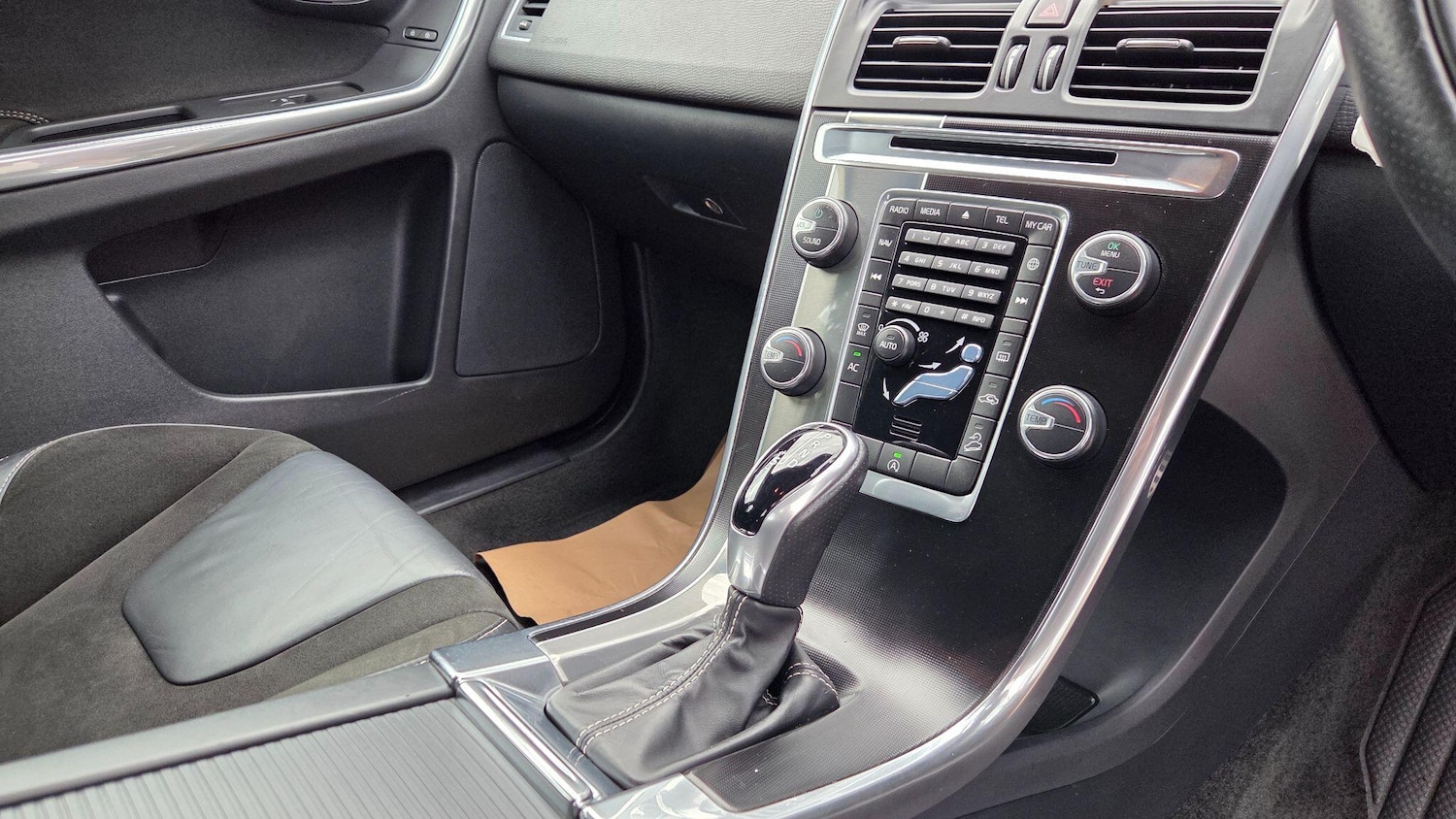 Used Volvo XC60 2017 for sale - 76786888: Photo 15