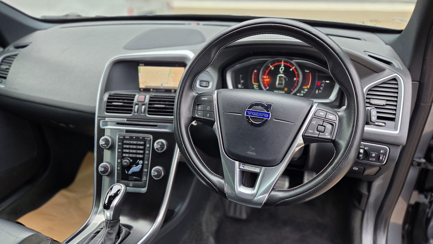 Used Volvo XC60 2017 for sale - 76786888: Photo 9