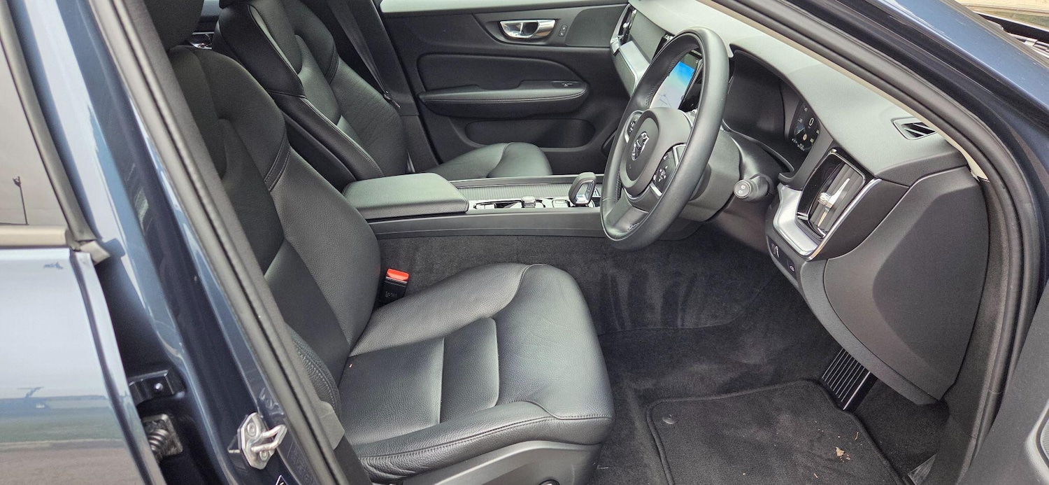 Used Volvo V60 2021 for sale - 76735362: Photo 2