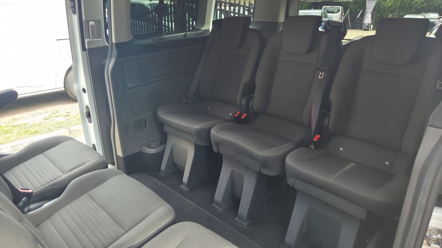 Used Ford Tourneo Custom for sale - 76735509: Photo 2
