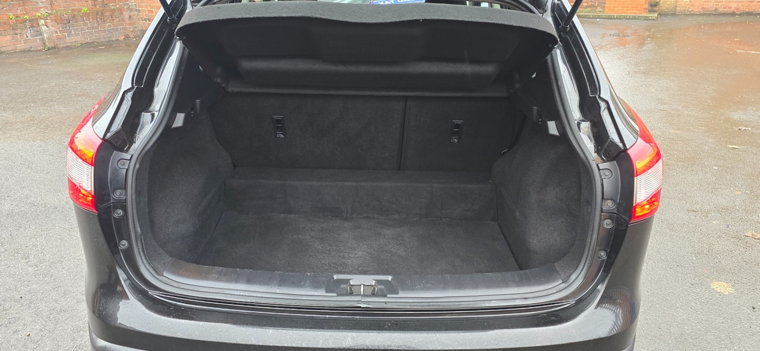 Used Nissan Qashqai 2014 for sale - 76618548: Photo 15