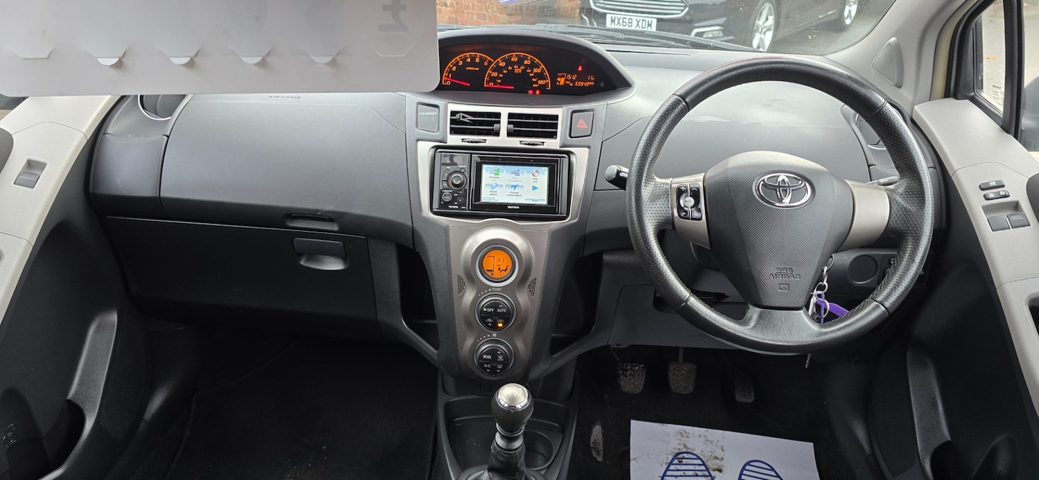 Used Toyota Yaris 2011 for sale - 76547996: Photo 12