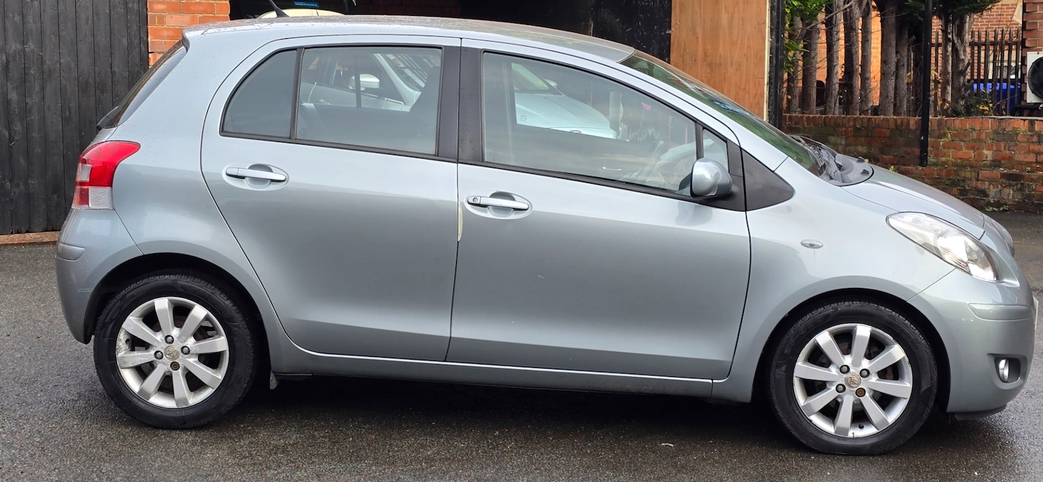 Used Toyota Yaris 2011 for sale - 76547996: Photo 2