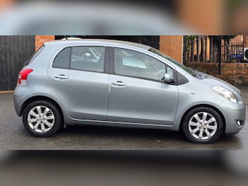 Used Toyota Yaris 2011 for sale - 76547996: Photo