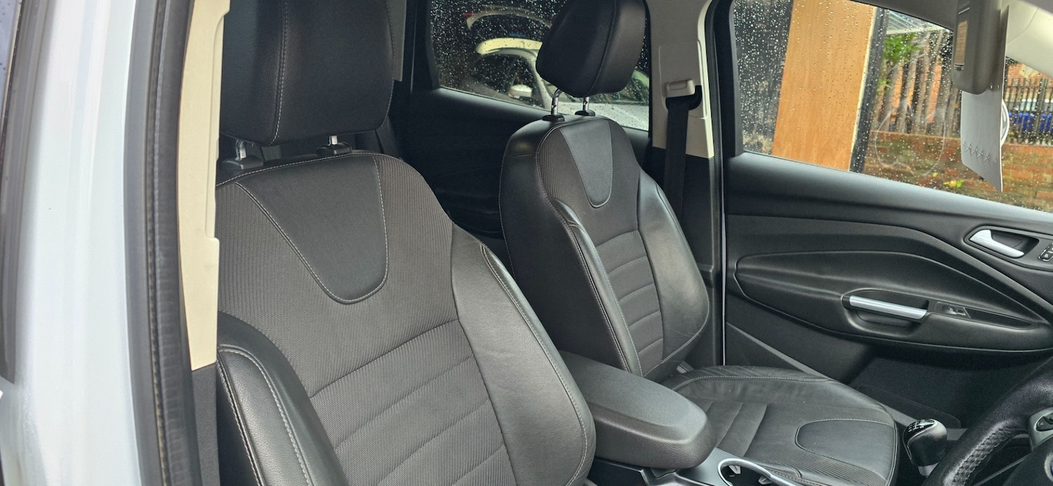 Used Ford Kuga 2012 for sale - 76547986: Photo 10