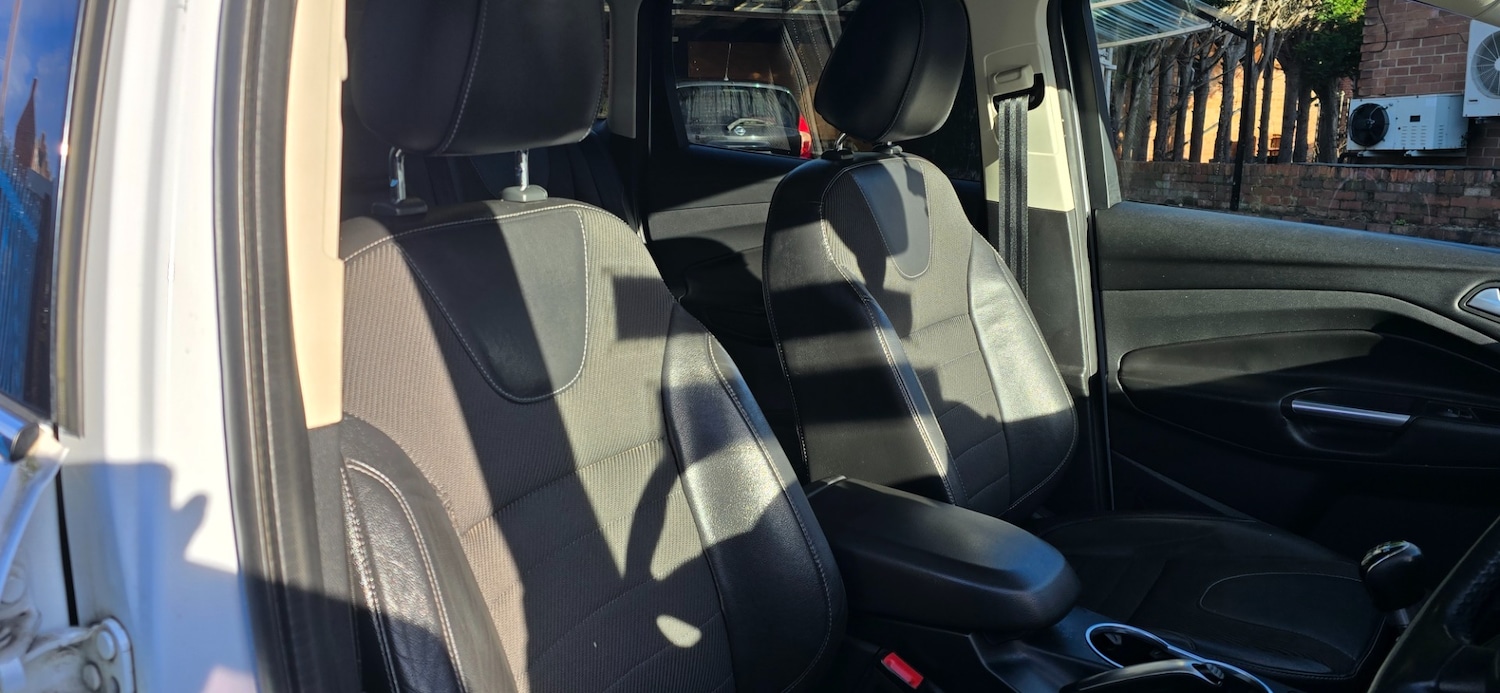 Used Ford Kuga 2016 for sale - 76652917: Photo 10