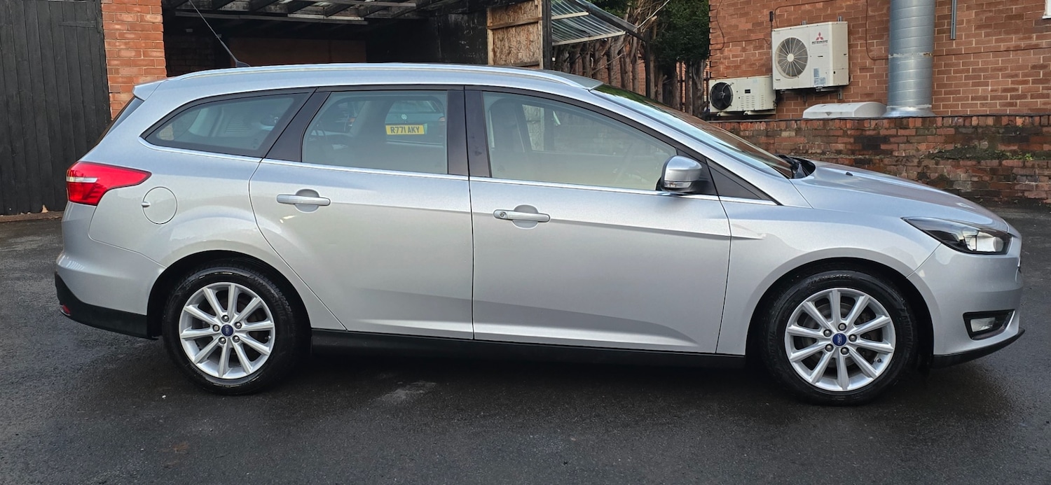 Used Ford Focus 2014 for sale - 76627369: Photo 2