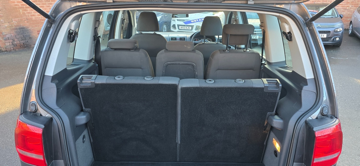 Used Volkswagen Touran 2011 for sale - 76694384: Photo 14