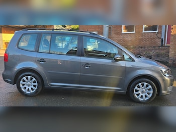 Used Volkswagen Touran 2011 for sale - 76694384: Photo