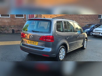 Used Volkswagen Touran 2011 for sale - 76694384: Photo