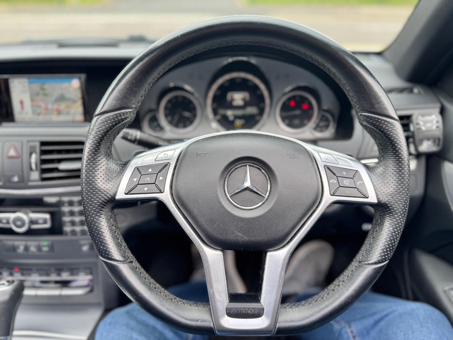 Used Mercedes-Benz E Class 2012 for sale - 76992559: Photo 40