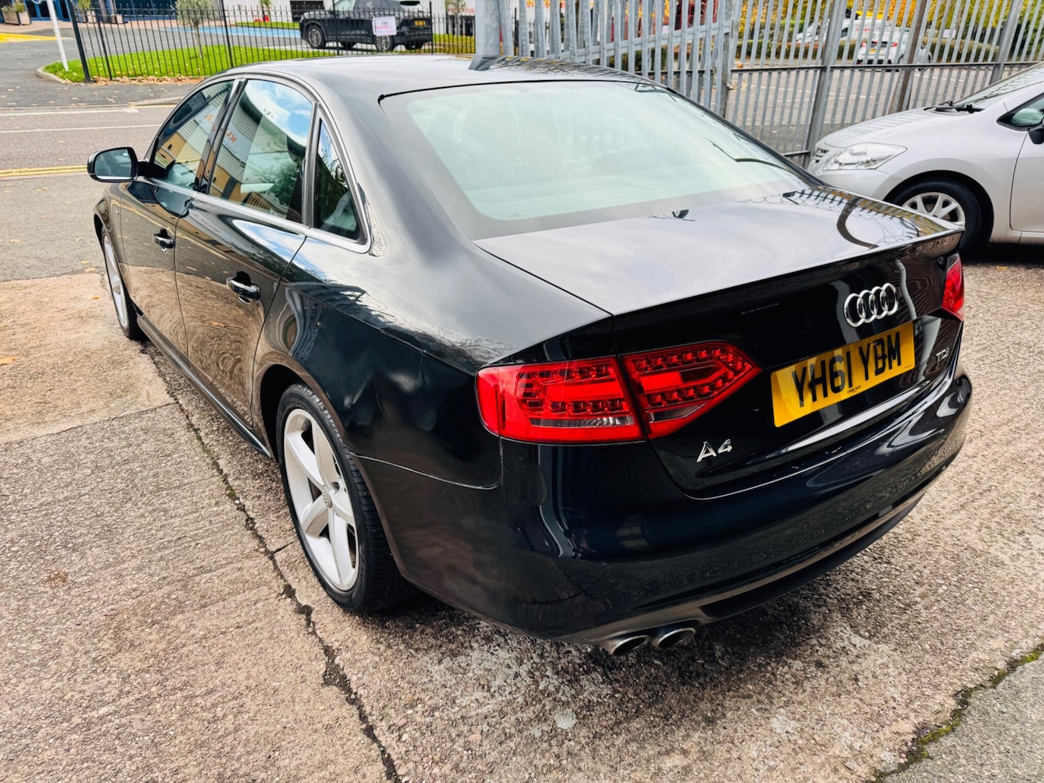 Used Audi A4 2011 for sale - 76348839: Photo 2