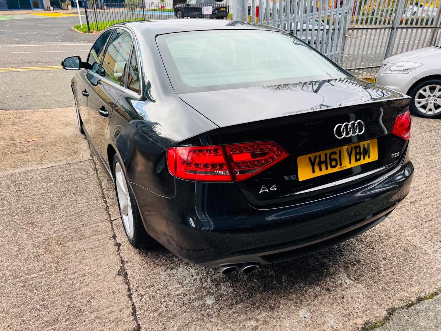 Used Audi A4 2011 for sale - 76348839: Photo 7