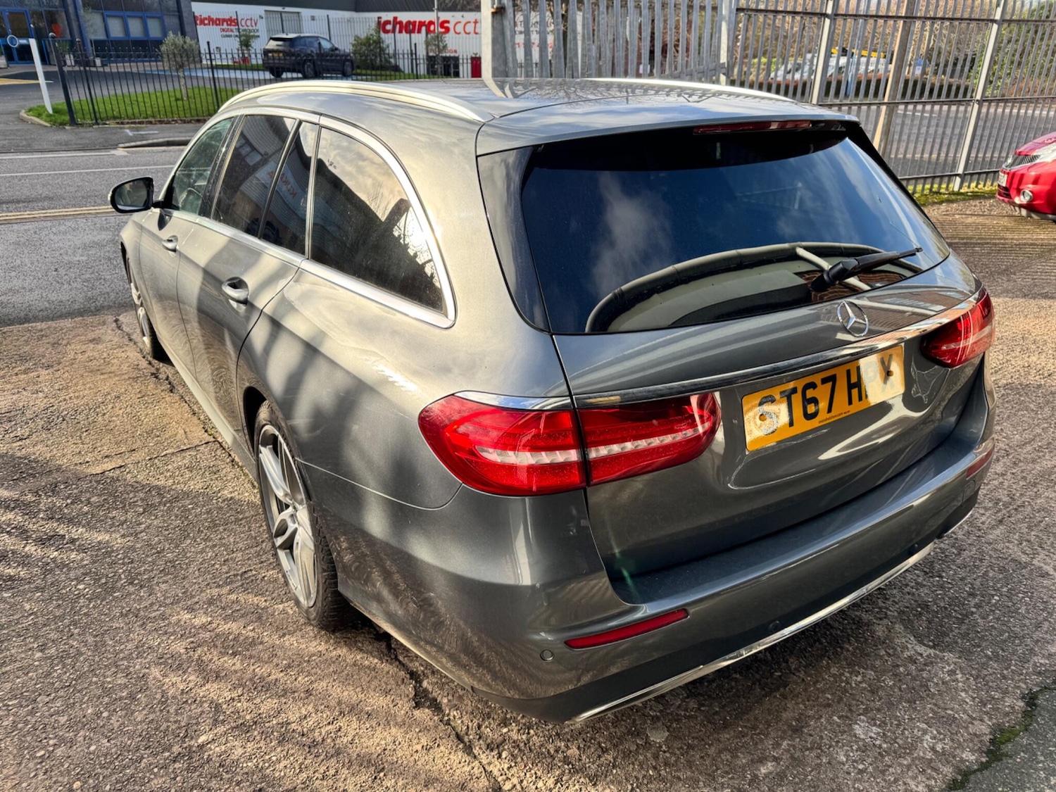 Used Mercedes-Benz E Class 2017 for sale - 76742972: Photo 2