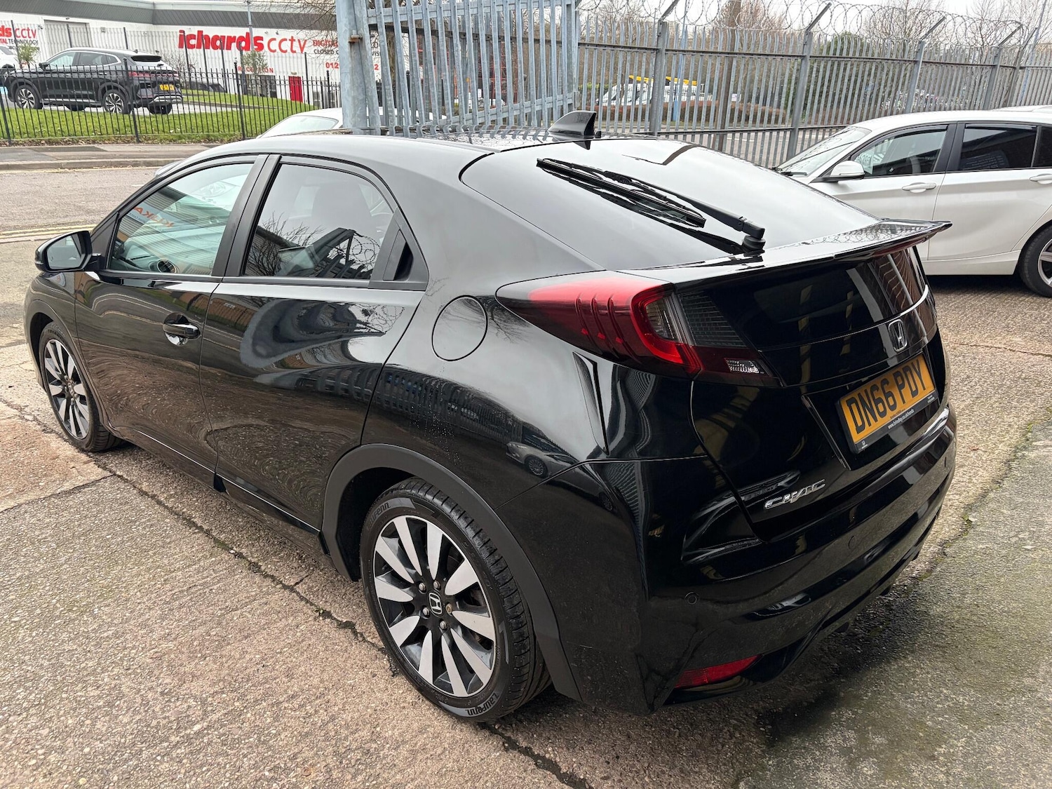 Used Honda Civic 2016 for sale - 77892676: Photo 2