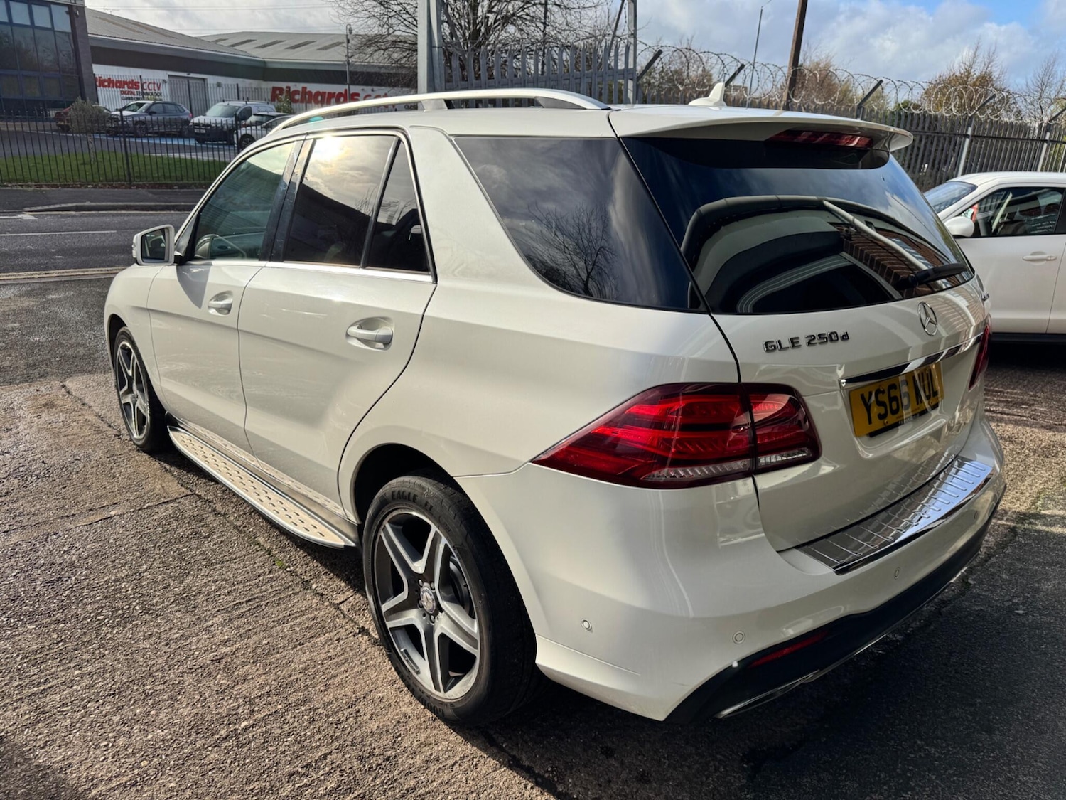 Used Mercedes-Benz GLE 2017 for sale - 76644972: Photo 2