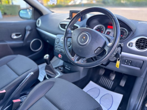 Used Renault Clio 2011 for sale - 76021050: Photo 16