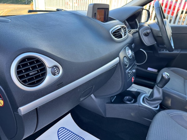 Used Renault Clio 2011 for sale - 76021050: Photo 24