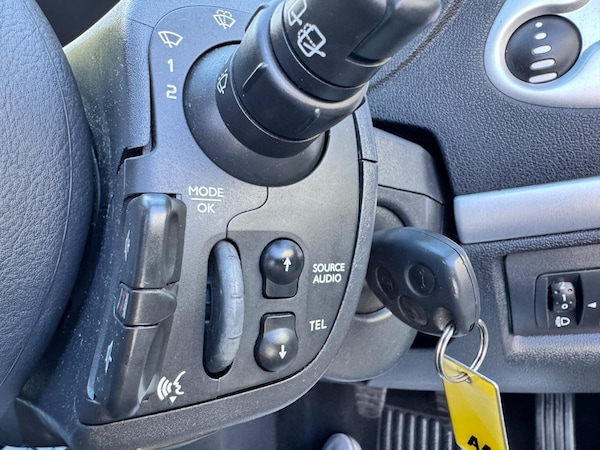 Used Renault Clio 2011 for sale - 76021050: Photo 32