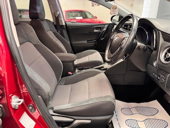 Used Toyota Auris 2018 for sale - 78447582: Photo