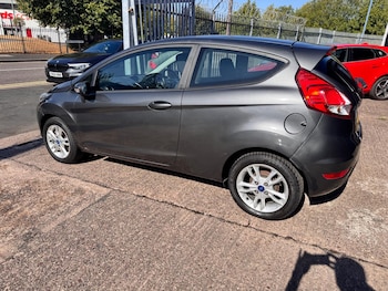 Used Ford Fiesta 2015 for sale - 79608975: Photo