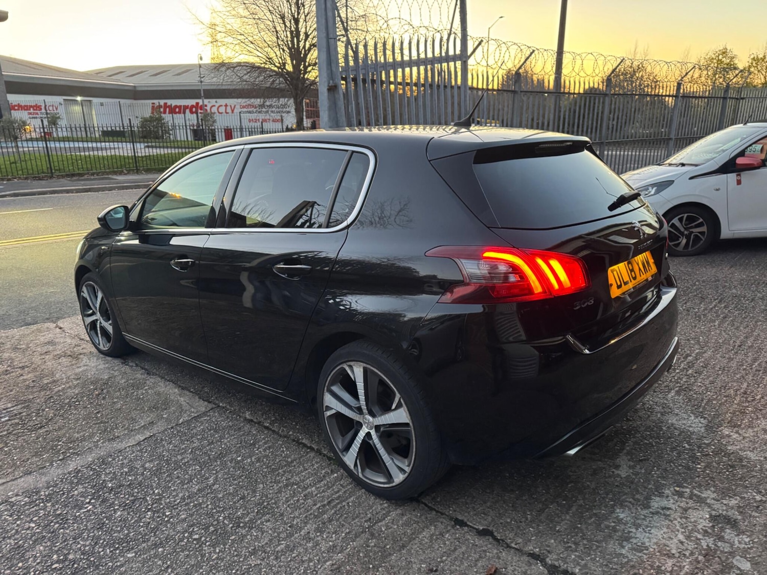 Used Peugeot 308 2018 for sale - 76633935: Photo 2